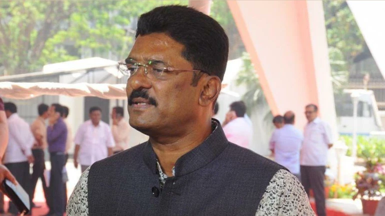 घरात सापडले पाकिस्तानी क्रेडिट कार्ड? प्रताप सरनाईक म्हणाले... घरात सापडले पाकिस्तानी क्रेडिट कार्ड? प्रताप सरनाईक म्हणाले...