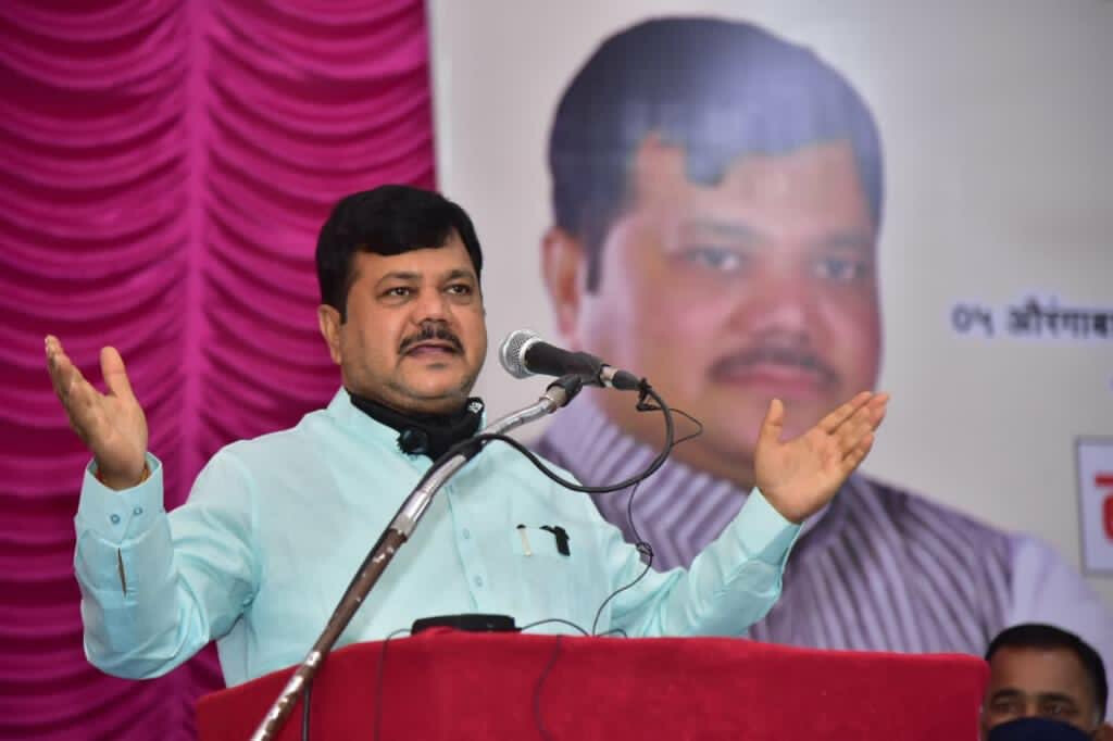 नितीन राऊत यांनी महावितरणमध्ये क्लार्कचं काम करावं- प्रवीण दरेकर