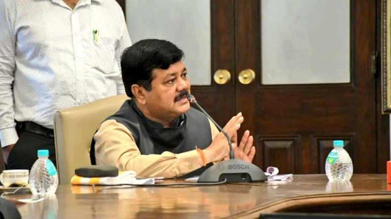 मुंबईतील १८ ते ४४ वयोगटाला मोफत लस द्या, प्रविण दरेकरांची मागणी मुंबईतील १८ ते ४४ वयोगटाला मोफत लस द्या, प्रविण दरेकरांची मागणी