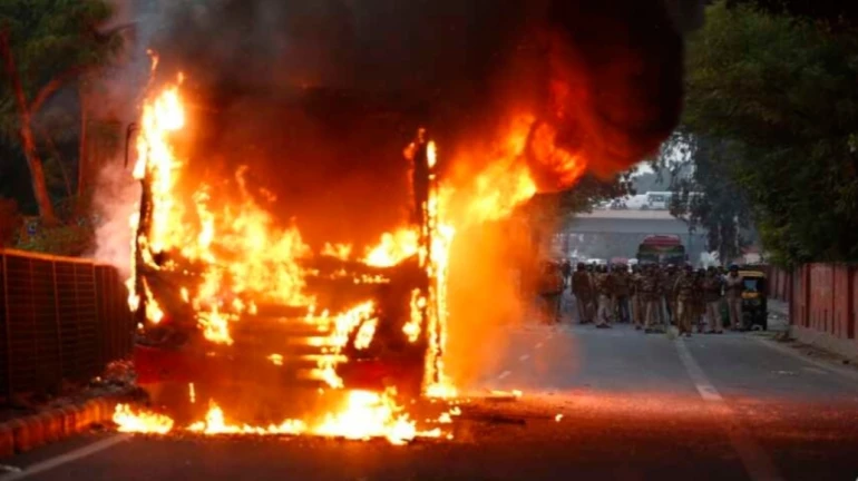 इन आंदोलनों से देश को कितना नुकसान होता है, कभी सोचा है? इन आंदोलनों से देश को कितना नुकसान होता है, कभी सोचा है?