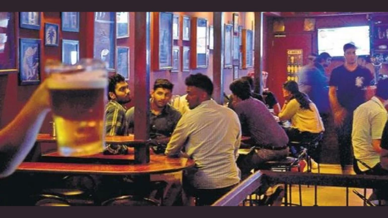 Mumbai Police Arrests 196 People at a Four-Star Hotel for Violating Lockdown Guidelines Mumbai Police Arrests 196 People at a Four-Star Hotel for Violating Lockdown Guidelines