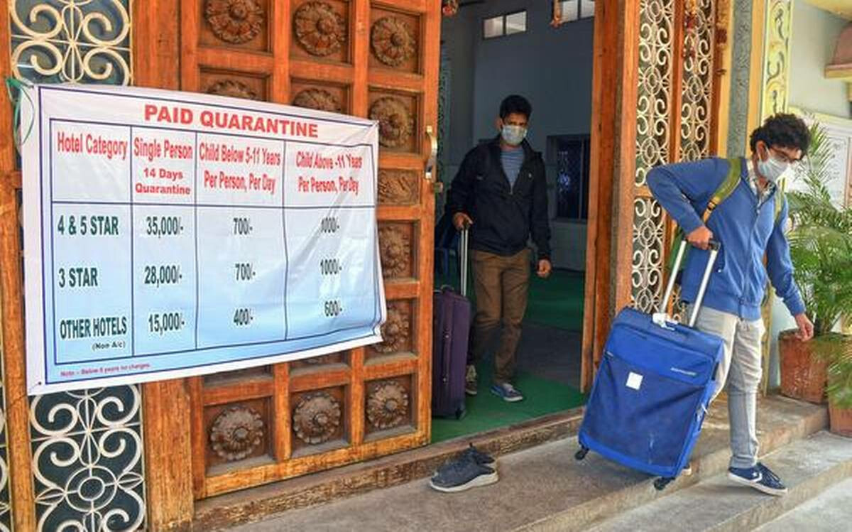 विलगीकरणातील चार प्रवासी हॉटेलमधून पळाले