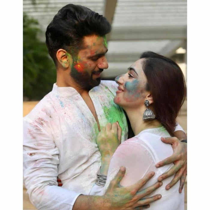 आपके फेवरेट सितारों ने इस तरह से मनाई होली