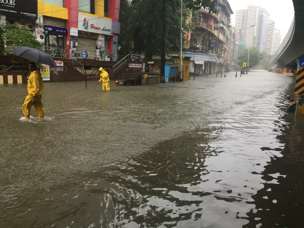 मुंबईतील 'ही' दोन ठिकाणं पूरमुक्त, पालिकेने यादीतून नावं हटवली