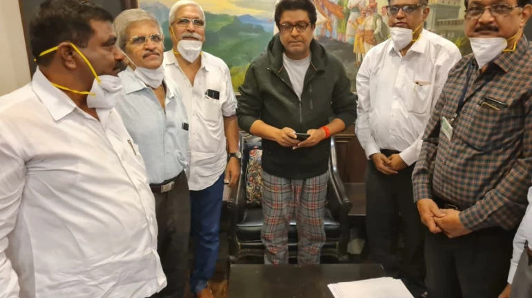 सुविधाओं से वंचित डॉक्टरों ने राज ठाकरे से की मुलाकात