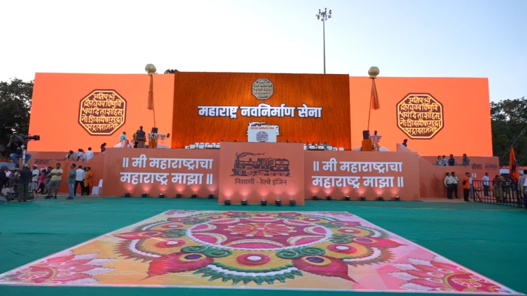 बापरे! राज ठाकरेंच्या सभेत एवढी मोठी एलईडी स्क्रिन बापरे! राज ठाकरेंच्या सभेत एवढी मोठी एलईडी स्क्रिन