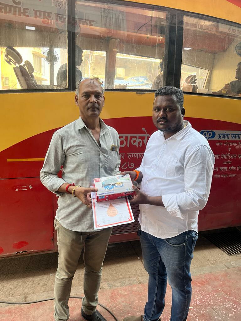 कांदिवली के संजय नगर एकता नगर में रक्तदान शिविर का आयोजन