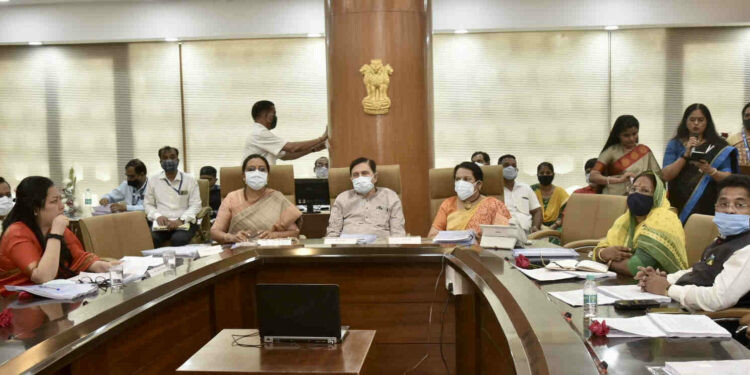 अधिवेशन में महिला नीति मसौदा  पर हो चर्चा - विधान परिषद अध्यक्ष रामराजे नाइक-निंबालकर