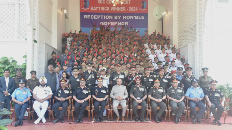 Maharashtra Governor pats NCC Cadets for bringing PM Banner for 3rd consecutive year