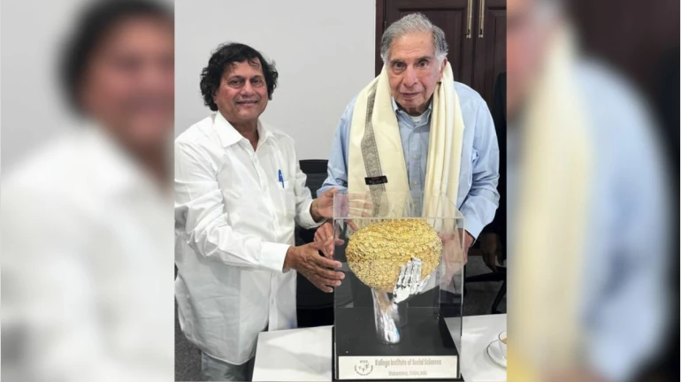 रतन टाटा यांना KISS मानवतावादी पुरस्कार प्रदान रतन टाटा यांना KISS मानवतावादी पुरस्कार प्रदान