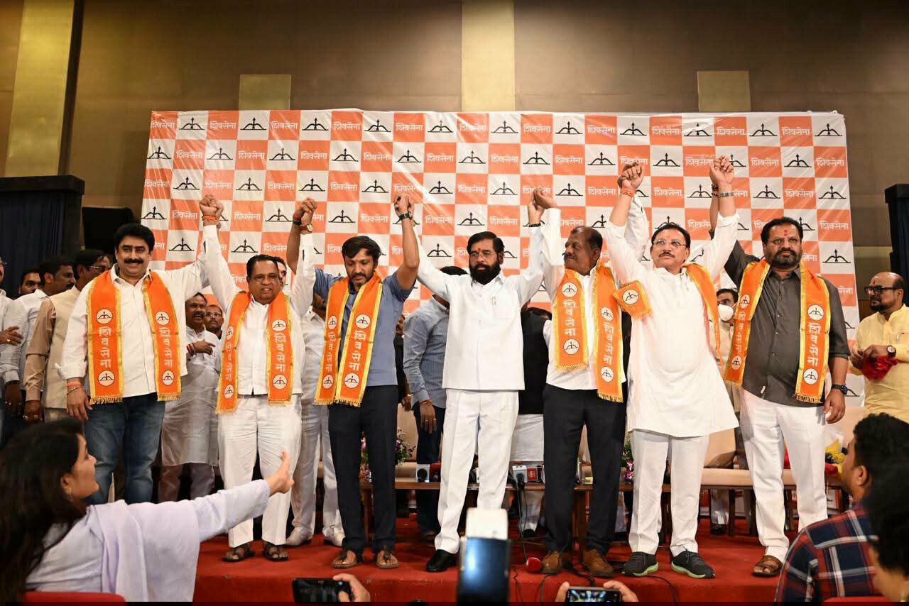 Six MPs from Uddhav Thackeray Faction Join Eknath Shinde-Led Shiv Sena