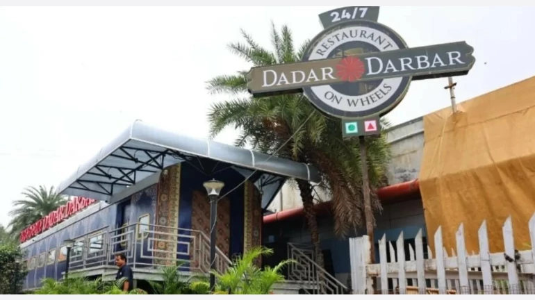 जुन्या रेल्वे डब्यात ‘दादर दरबार’, खवय्यांसाठी अनोखा अनुभव जुन्या रेल्वे डब्यात ‘दादर दरबार’, खवय्यांसाठी अनोखा अनुभव