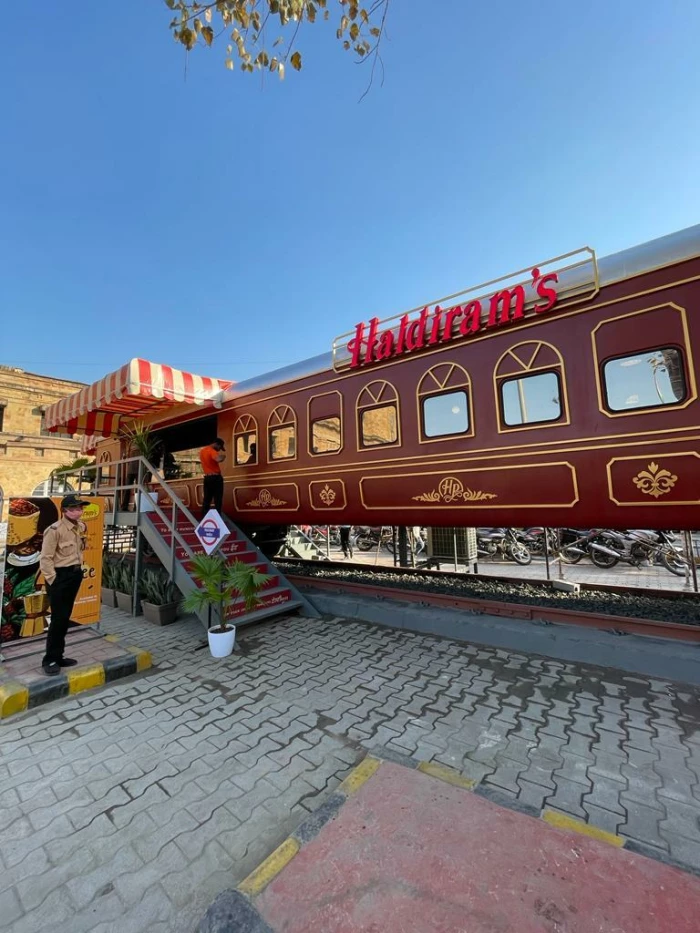 Central Railway’s “Restaurant on Wheels” – an innovative concept increasing passenger satisfaction