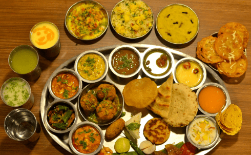 Customer finds a dead rat on a plate at a dhaba; Bandra police registers the case