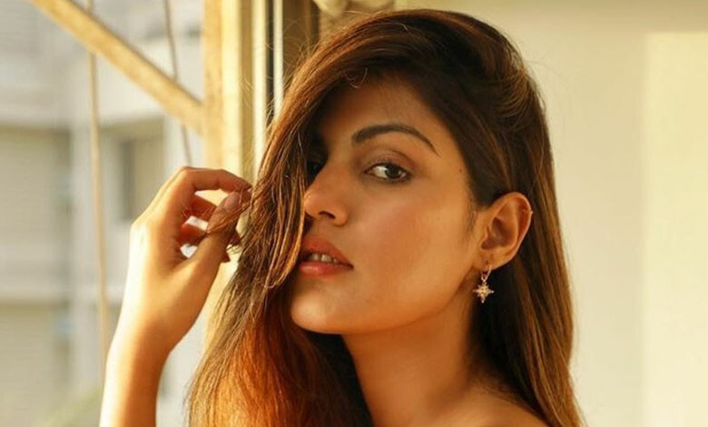 Bombay High Court Lifts LOC for Rhea Chakraborty's International Trip