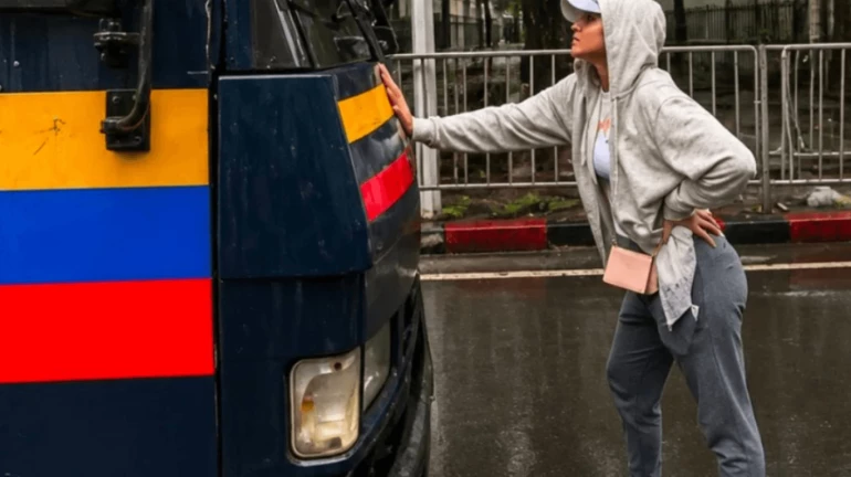Mumbai Woman Who Blocked Police Van Alleges Online Harassment Mumbai Woman Who Blocked Police Van Alleges Online Harassment