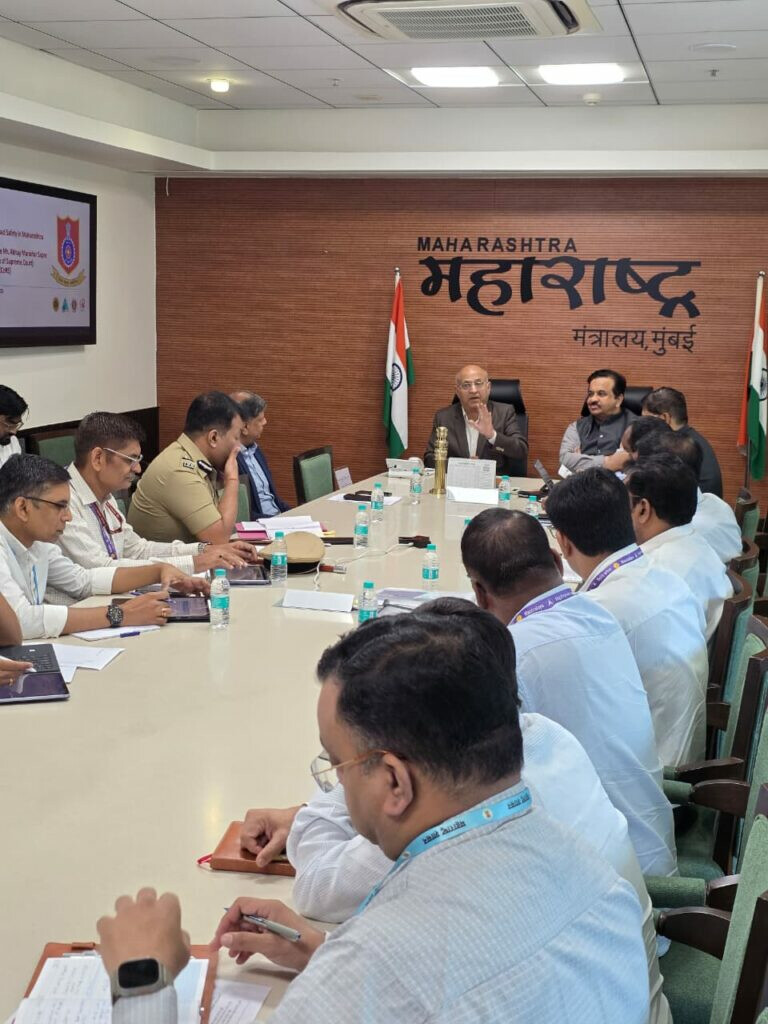 सभी सरकारी अधिकारियों और कर्मचारियों के लिए दोपहिया वाहन चलाते समय हेलमेट का उपयोग अनिवार्य