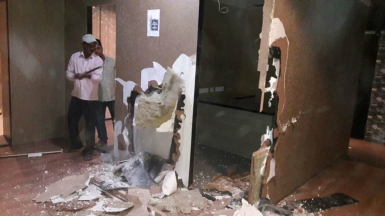 गोरेगाव : दिंडोशी परिसरातील 2 रूफटॉप रेस्टॉरंट पालिकेने पाडले