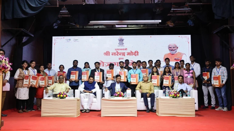 Rozgar Mela: CR gives appointment letters to 2532 candidates in Mumbai, Pune, Nagpur