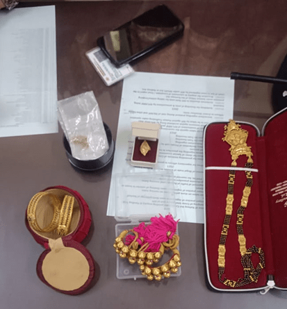 WR's RPF at Bandra Returns Left Behind Bag With Valuables Worth Over INR 15 Lakhs