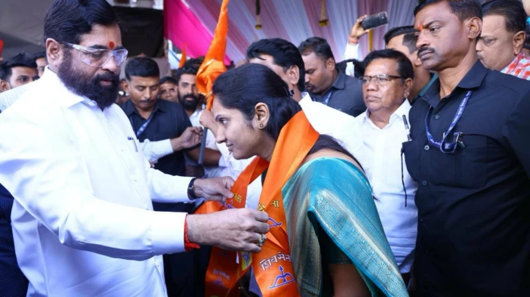 Former corporators from Ghatkopar join Eknath Shinde's Shiv Sena Former corporators from Ghatkopar join Eknath Shinde's Shiv Sena