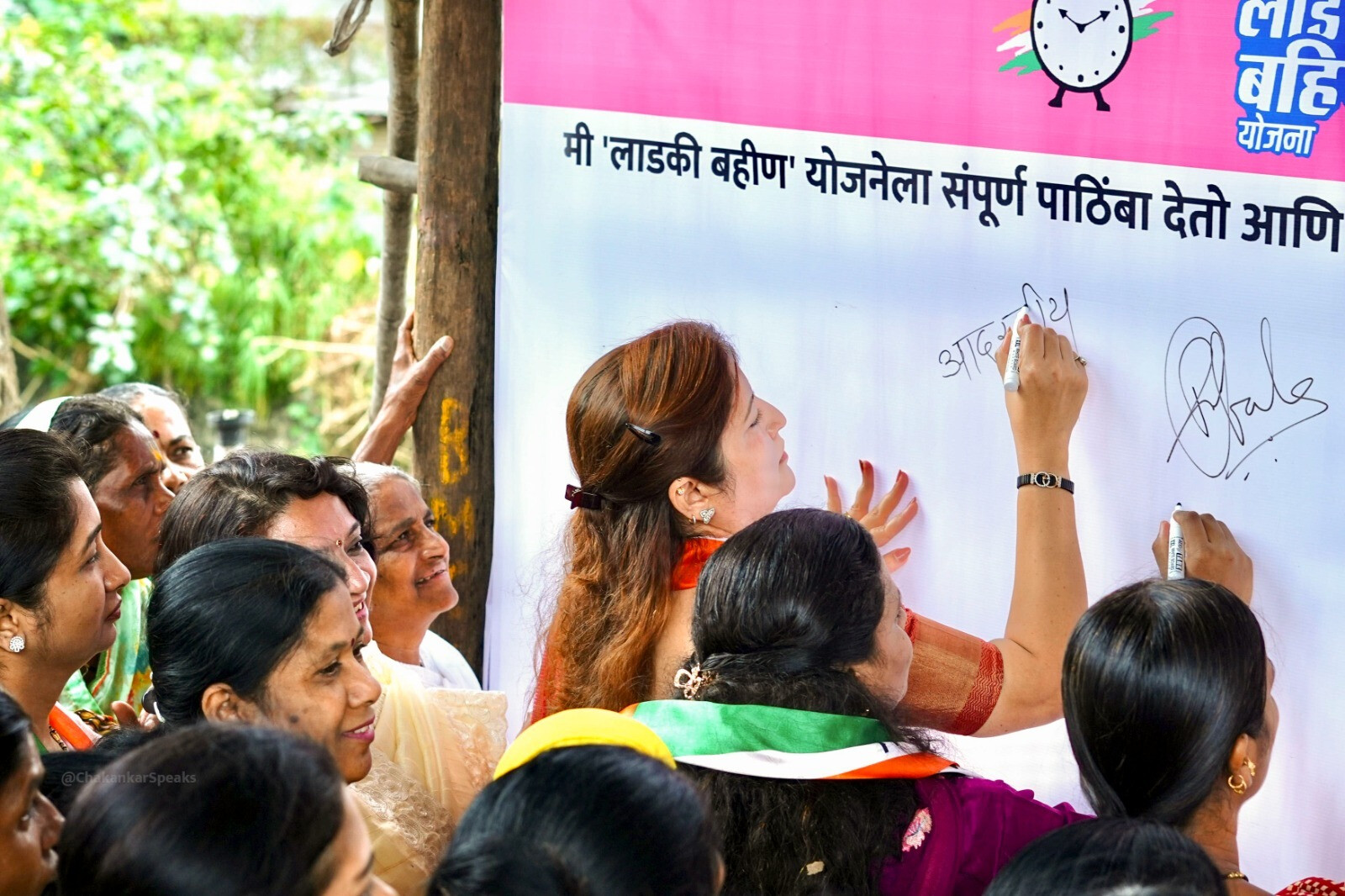 एनसीपी महिला विंग ने परवटी और हडपसर विधानसभा क्षेत्रों में आयोजित किया हस्ताक्षर अभियान