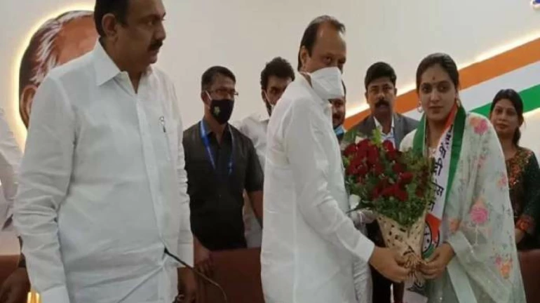 अजित पवारांच्या उपस्थितीत रुपाली पाटील ठोंबरे राष्ट्रवादीत दाखल अजित पवारांच्या उपस्थितीत रुपाली पाटील ठोंबरे राष्ट्रवादीत दाखल