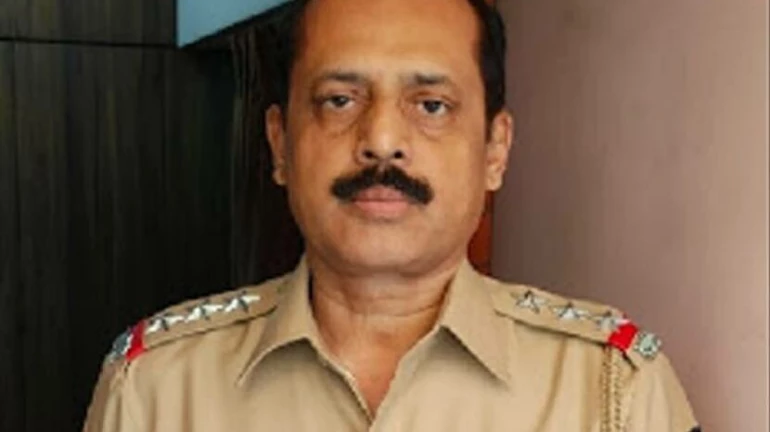 सचिन वाजे की तत्काल बदली, गृह मंत्री की घोषणा सचिन वाजे की तत्काल बदली, गृह मंत्री की घोषणा