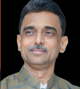 Dombivali: UBT gives ticket to Dipesh Mhatre, Thackeray group's Sadanand Tharwal resigns