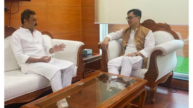केवळ एवढ्याने मराठा आरक्षण मिळणार नाही, संभाजीराजेंनी घेतली कायदा मंत्र्यांची भेट केवळ एवढ्याने मराठा आरक्षण मिळणार नाही, संभाजीराजेंनी घेतली कायदा मंत्र्यांची भेट