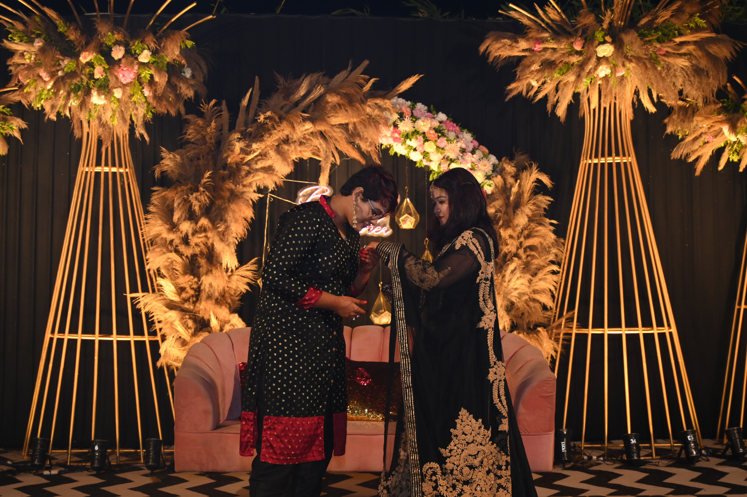 'त्या' दोघींची अनोखी प्रेमकहाणी