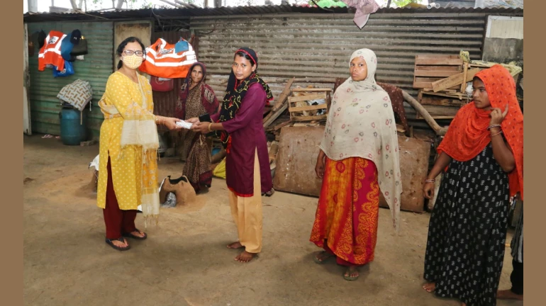 Mumbai: Eco-friendly sanitary napkins distributed to contract labourers at Wadi Bunder Mumbai: Eco-friendly sanitary napkins distributed to contract labourers at Wadi Bunder