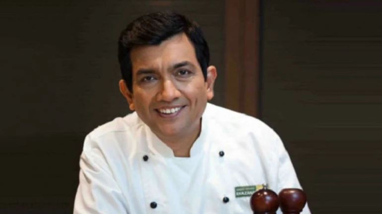 Sanjeev Kapoor Is Providing 15,000 Plates Of Food To The Flood Victims Every Day Sanjeev Kapoor Is Providing 15,000 Plates Of Food To The Flood Victims Every Day