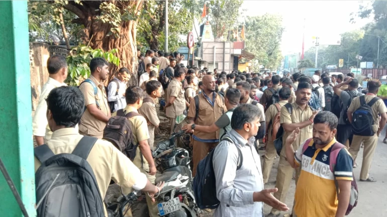 सांताक्रूज बेस्ट बस डेपोमधील शेकडो कर्मचारी अचानक संपावर, दिवाळीत... सांताक्रूज बेस्ट बस डेपोमधील शेकडो कर्मचारी अचानक संपावर, दिवाळीत...