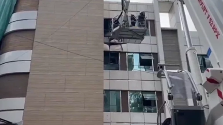 मुंबई- सांताक्रूज़ के होटल में भीषण आग से 3 लोगों की मौत, 3 घायल मुंबई- सांताक्रूज़ के होटल में भीषण आग से 3 लोगों की मौत, 3 घायल