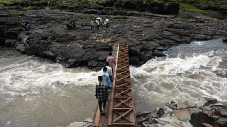 अनेक मृत्यूंनंतर अखेर सावर्डे गावासाठी पूल मंजूर अनेक मृत्यूंनंतर अखेर सावर्डे गावासाठी पूल मंजूर