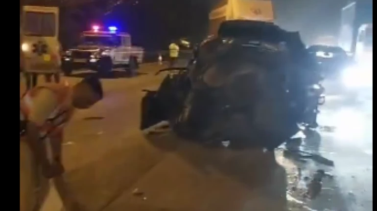 मुंबई-पुणे द्रुतगती मार्गावर अपघात, 1 ठार, 2 जखमी मुंबई-पुणे द्रुतगती मार्गावर अपघात, 1 ठार, 2 जखमी