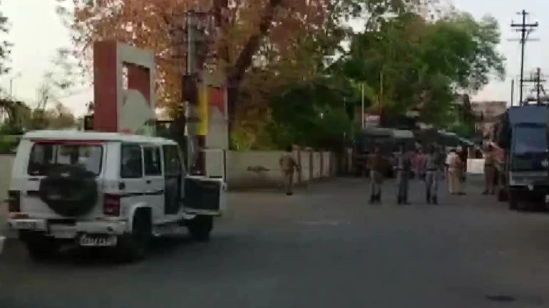 महाराष्ट्रातील 'या' भागात जातीय हिंसाचारामुळे कलम १४४ लागू महाराष्ट्रातील 'या' भागात जातीय हिंसाचारामुळे कलम १४४ लागू