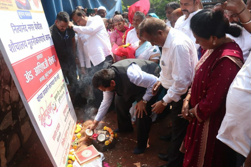 Maharashtra Govt Announces 40,000 Toilets In Slums Across Mumbai