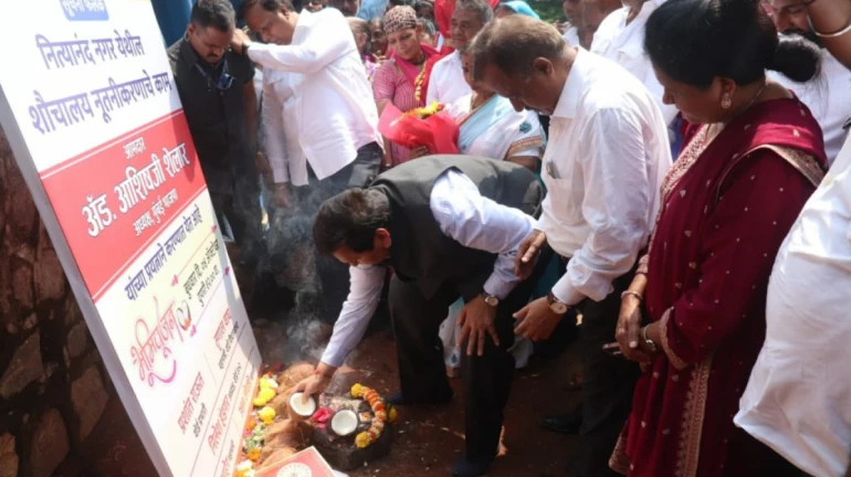 Maharashtra Govt Announces 40,000 Toilets In Slums Across Mumbai Maharashtra Govt Announces 40,000 Toilets In Slums Across Mumbai