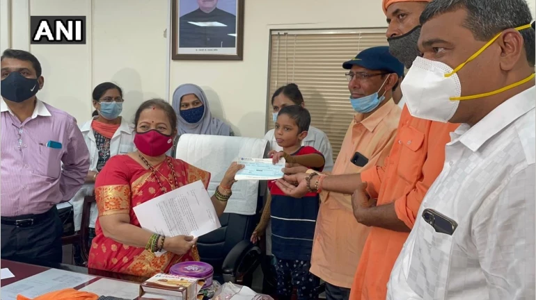 Gas Cylinder Blast At BDD Chawl: Shiv Sena Adopts Sole Survivor Gas Cylinder Blast At BDD Chawl: Shiv Sena Adopts Sole Survivor