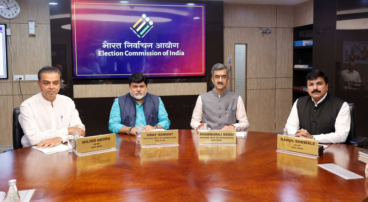 पालिका निवडणुकीपूर्वी मतदार यादी आधारशी जोडावी: शिवसेना