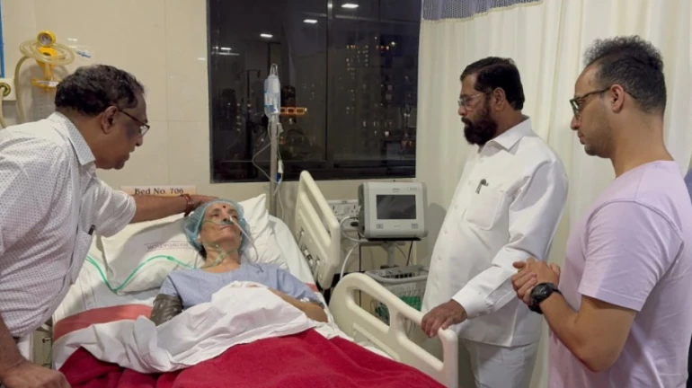 Anand Dighe's sister suffered paralytic attack, admitted to hospital Anand Dighe's sister suffered paralytic attack, admitted to hospital