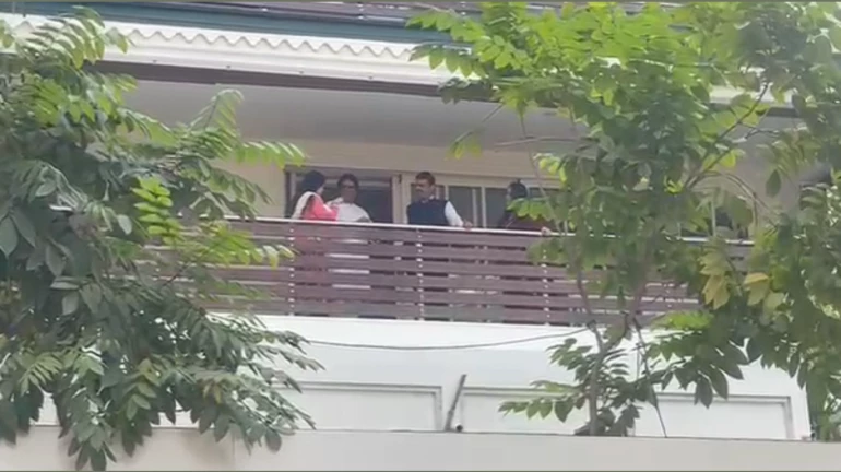 Devendra Fadnavis' meeting with Raj Thackeray sparks political discussions about BJP-MNS alliance Devendra Fadnavis' meeting with Raj Thackeray sparks political discussions about BJP-MNS alliance