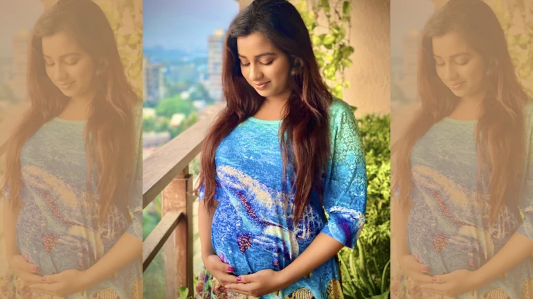 Shreya Ghoshal announces her pregnancy; Bollywood celebs and fans congratulate mom-to-be