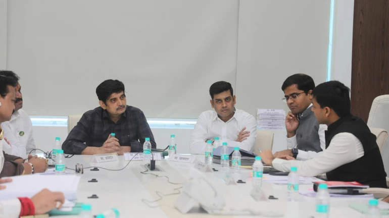 कल्याण–डोंबिवली की 65 इमारतों पर नगर विकास विभाग की महत्वपूर्ण बैठक कल्याण–डोंबिवली की 65 इमारतों पर नगर विकास विभाग की महत्वपूर्ण बैठक