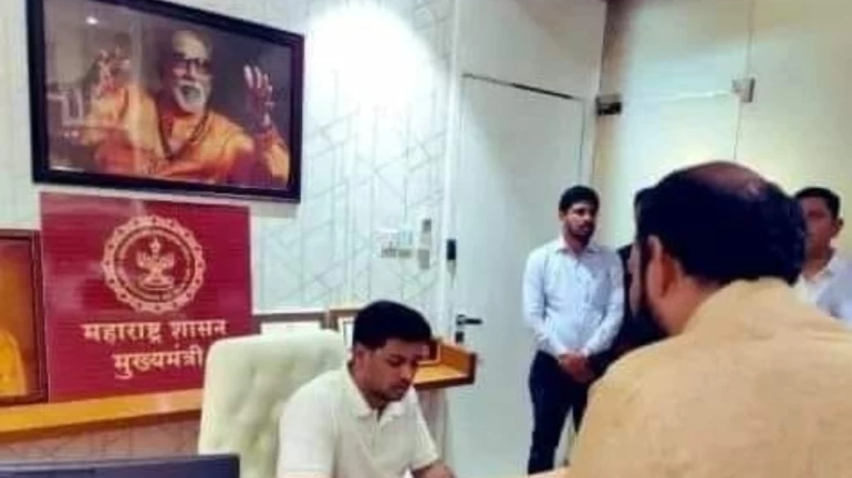 मुख्यमंत्री की कुर्सी पर बैठे बेटे श्रीकांत शिंदे की तस्वीर वायरल