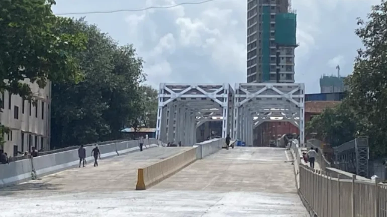 मुंबई के कर्नाक ब्रिज का नाम बदलकर 'सिंदूर ब्रिज' किया गया मुंबई के कर्नाक ब्रिज का नाम बदलकर 'सिंदूर ब्रिज' किया गया