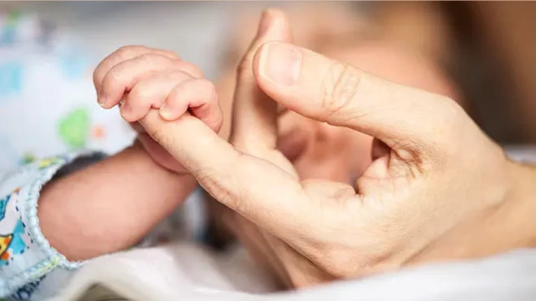 Mumbai: Mother throws her 39 day old daughter from 14th floor Mumbai: Mother throws her 39 day old daughter from 14th floor