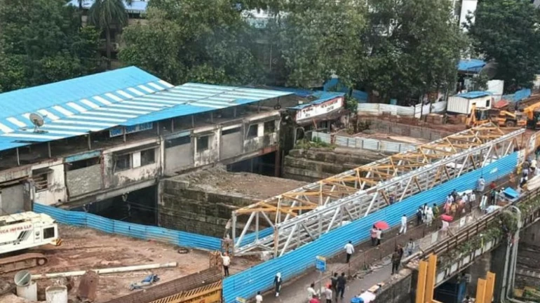 सायन रेल्वे पुलाचे काम वेगात सायन रेल्वे पुलाचे काम वेगात